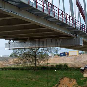 A JOMY gantry in aluminum under a bridge