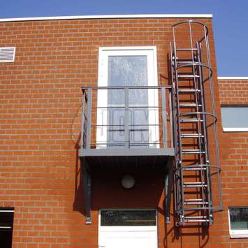 A Jomy counterbalanced ladder nicely painted_0_33_ A Jomy counterbalanced ladder nicely painted_0_32_