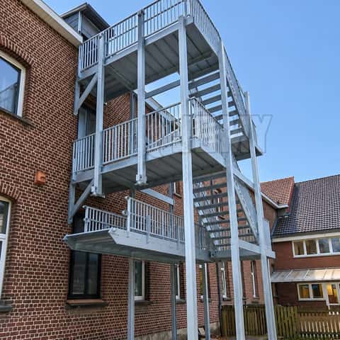 vluchttrap met opklapbare trapvlakken 