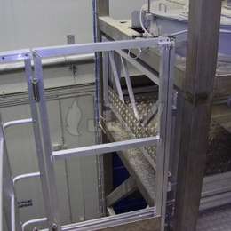 Aluminum gate on a working platform_0_88_
