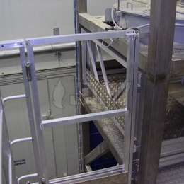 Aluminum gate on a working platform_0_89_ Aluminum gate on a working platform_0_88_