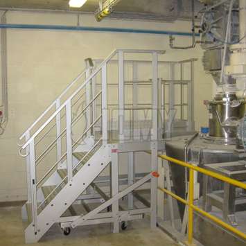 Aluminum mobile bag dump station Aluminum mobile bag dump station