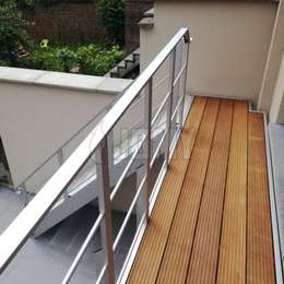 Balcony in aluminium with hard wood floor Stairs with a custom-made balcony and hard-wood flooring