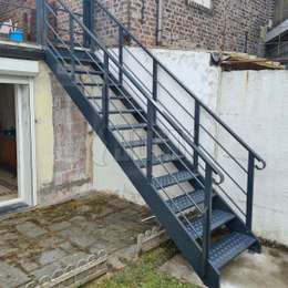 Balcony stairs in anthracite color Balcony stairs to access the garden from the 1st floor
