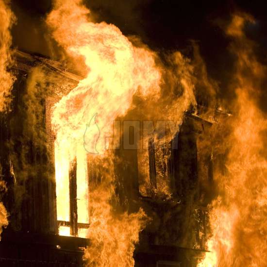 Gebouw in brand. Brand evacuatie is een 