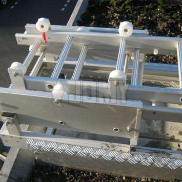 Close-up of the supporting frame and roller-guides.