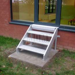 Small aluminium stairs without guardrails