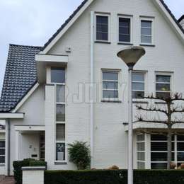 Very discreet 2 story retractable fire escape ladder for the bedroom of a family house.