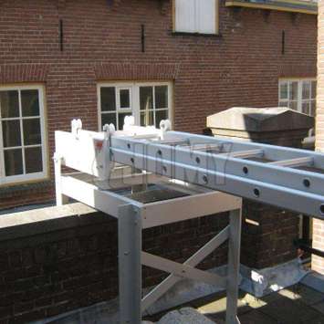 Custom aluminium support for parapet crossing.