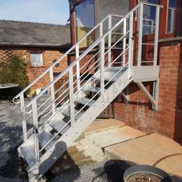 Garden stairs in aluminium Garden stairs with wall mounts