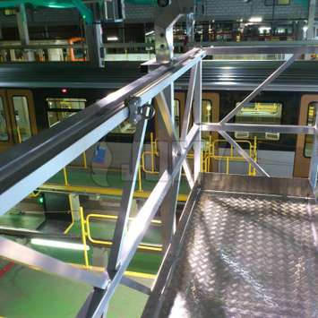 Horizontale valbeveiliging met vaste rail of met RVS kabel Horizontale valbeveiliging met vaste rail of met RVS kabel