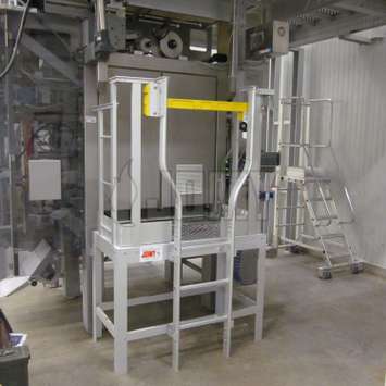 Maintenance access platform Maintenance access platform