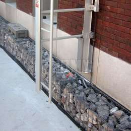 Bescherming tegen doorslag wanneer de ladder niet rust op een vaste ondergrond