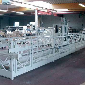 Plateforme et nacelle télescopique blanche - Building Maintenance Unit