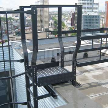 Roof top access in painted aluminum by JOMY