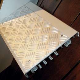 Extruded step profile with anti-slip tread plates with five-bar pattern.