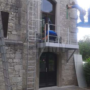 Easy installation of JOMY ladders