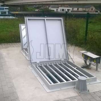 The lightweight aluminum constructions of JOMY are the ideal solution in the water treatment industry for safely accessing and maintaining the wells. JOMY products offer safe solutions for the water treatment industry.The presence of well ladders is essential in the water treatment industry. This kind of ladder can be installed to a curved or flat well surface. The ladder can be suspended or can rest o