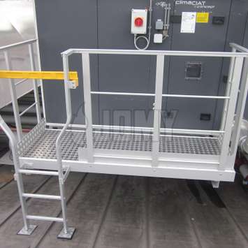 access to a controle cabinet access to a controle cabinet
